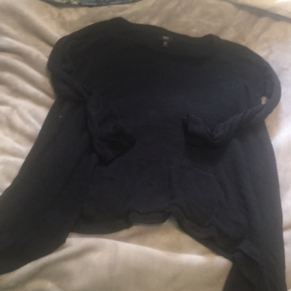 Light black pullover